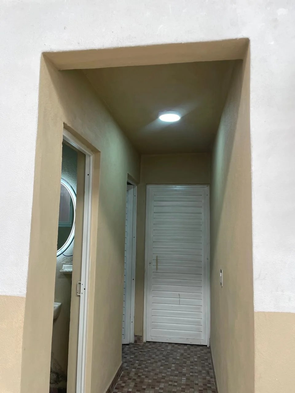 Pasillo de acceso a los baños de Salón Santa Elena